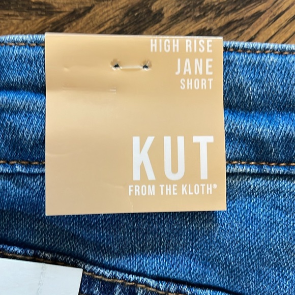 Women's KUT from the Kloth Jane High Rise Fray Jean Shorts - Picture 6 of 9